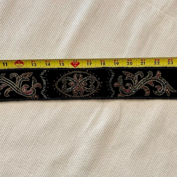 🤩Women’s Black/Multi Color Velvet & Beaded/ Sequin Accent Belt, Sz Medium - Picture 8 of 8
